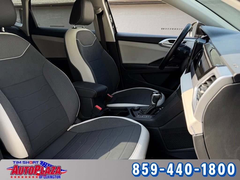 Used 2025 Volkswagen Taos SE AWD/4WD image 35