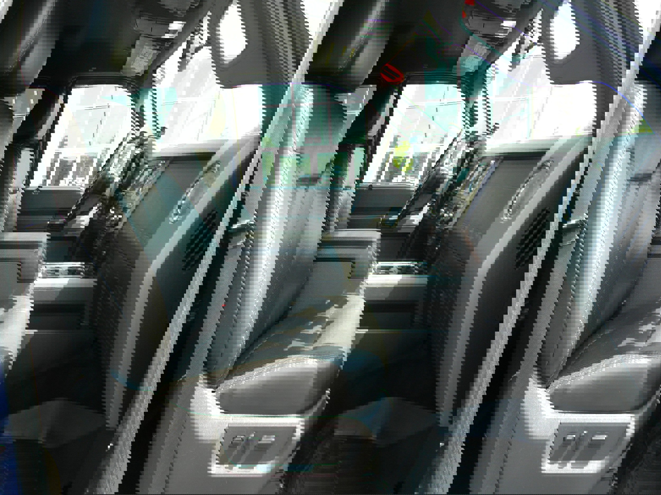 Used 2011 Ford F350 Lariat w/ Lariat Interior Pkg image 6