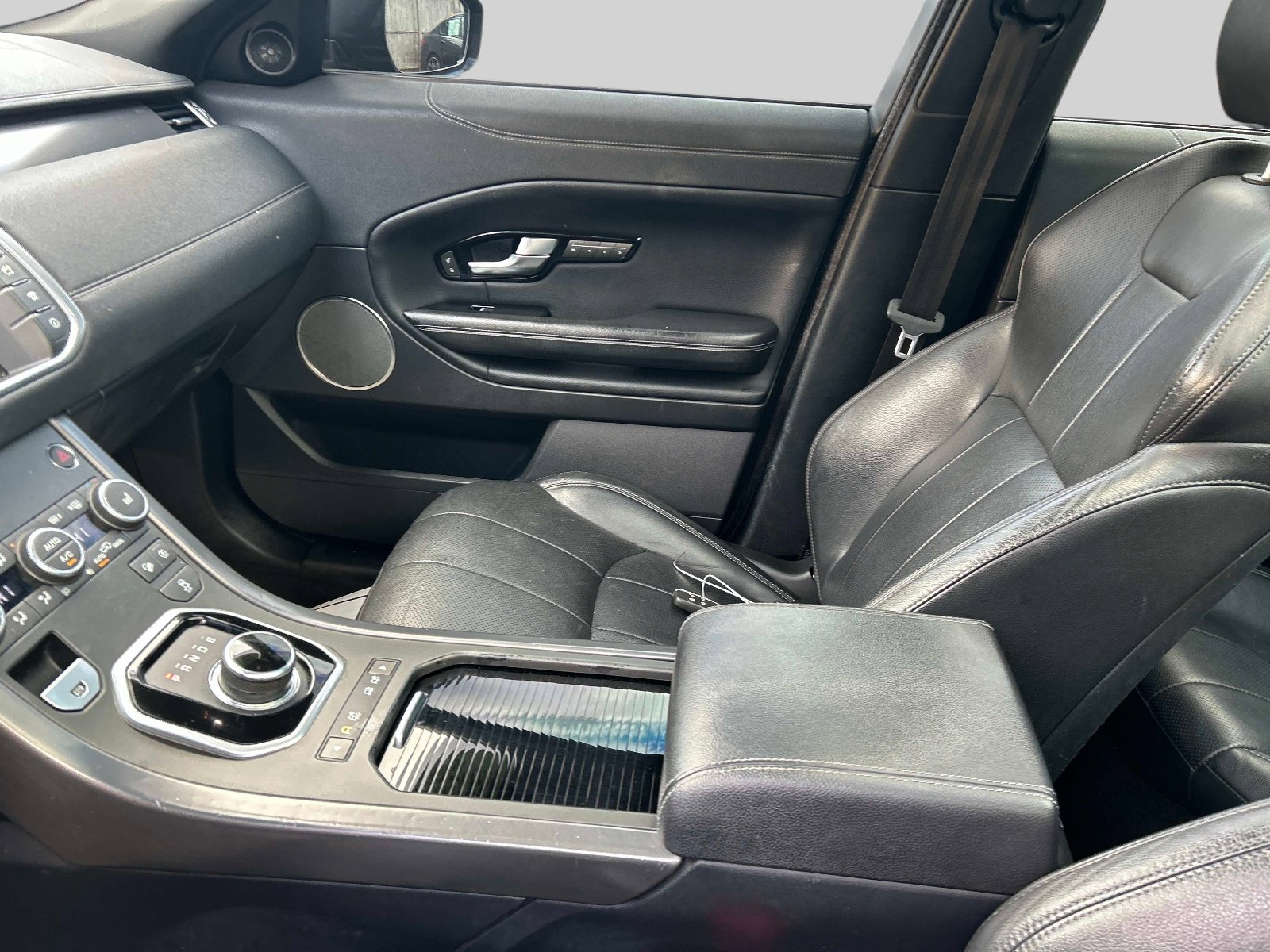 Used 2019 Land Rover Range Rover Evoque Landmark Edition image 23