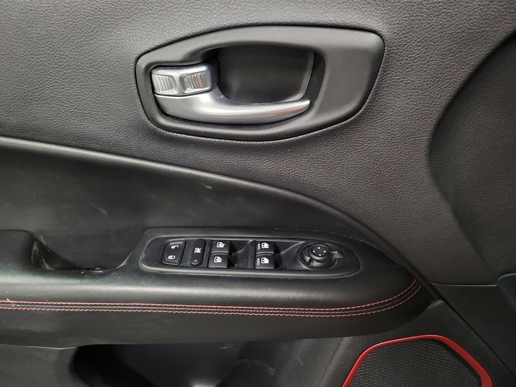 Used 2020 Jeep Compass Trailhawk AWD/4WD image 19