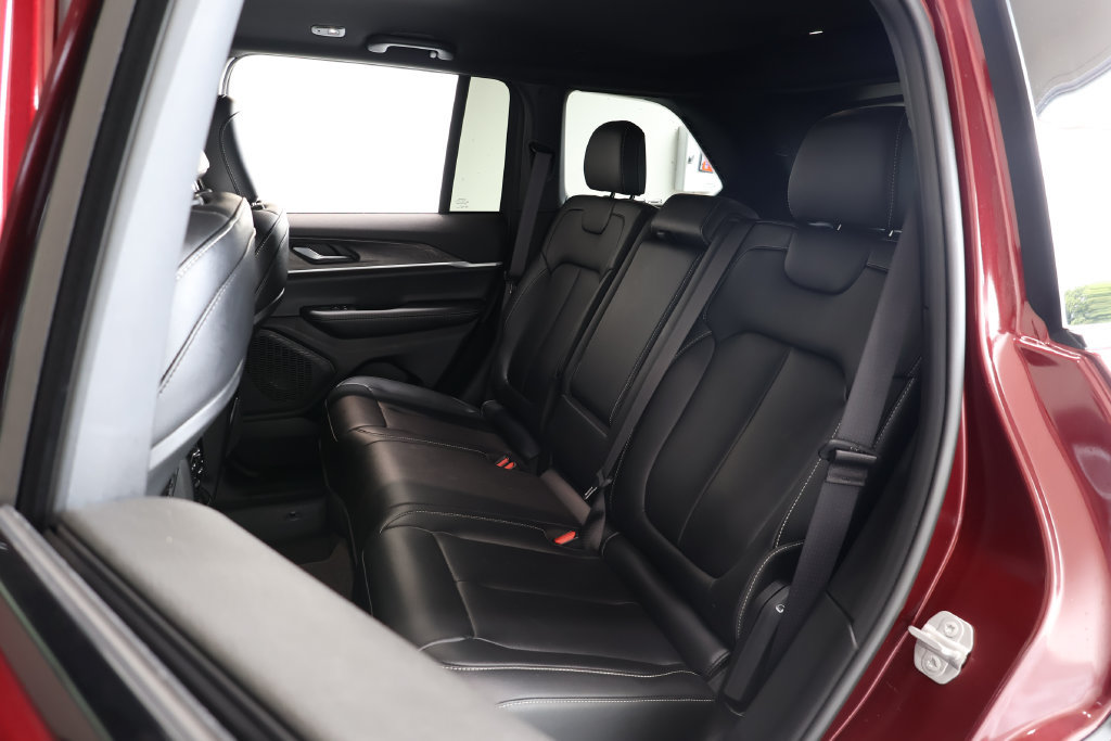 Used 2025 Jeep Grand Cherokee Limited w/ Black Appearance Package AWD/4WD image 19