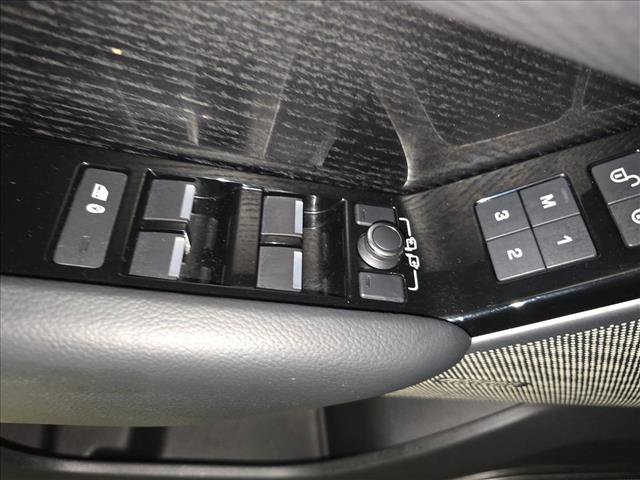 Used 2018 Land Rover Range Rover Velar S AWD/4WD image 28