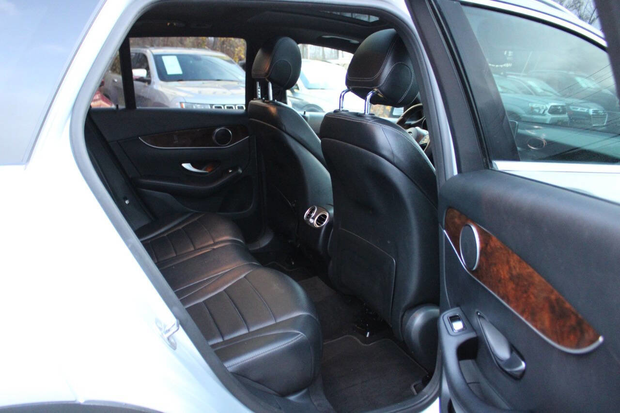 Used 2017 Mercedes-Benz GLC 300 4MATIC image 28