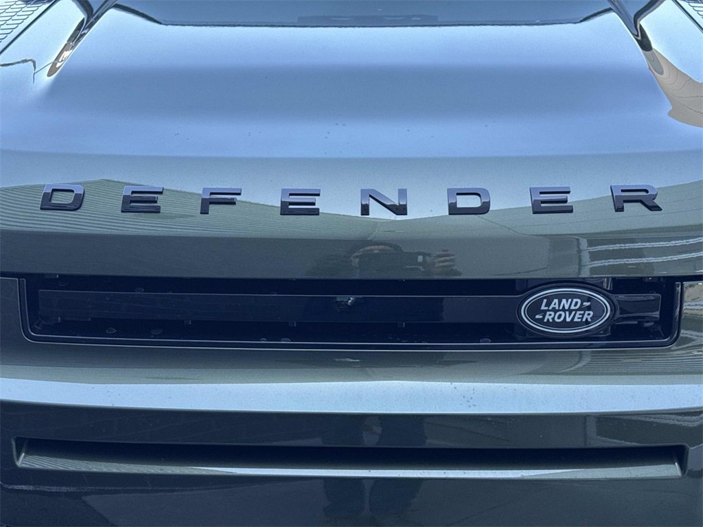 New 2026 Land Rover Defender 130 X-Dynamic SE image 9