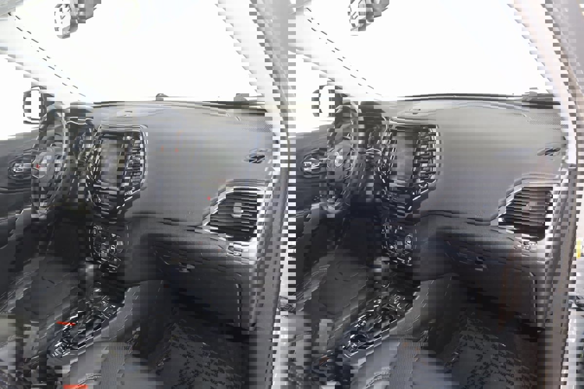 Used 2020 Jeep Cherokee Limited image 39