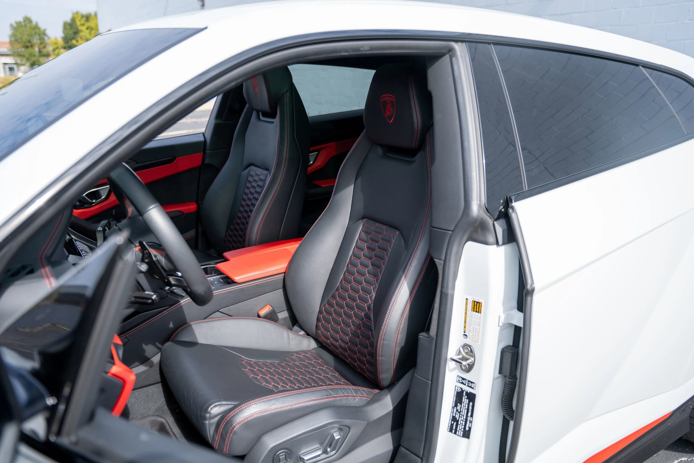 Used 2021 Lamborghini Urus image 16