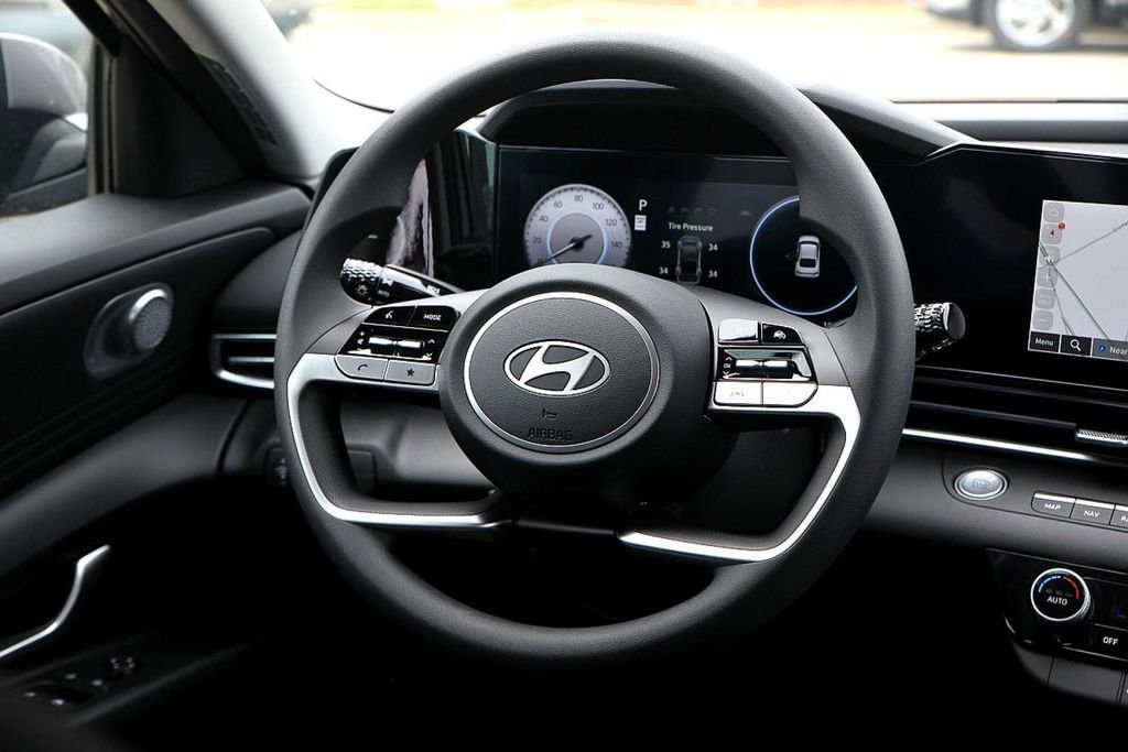 Used 2024 Hyundai Elantra SEL image 25