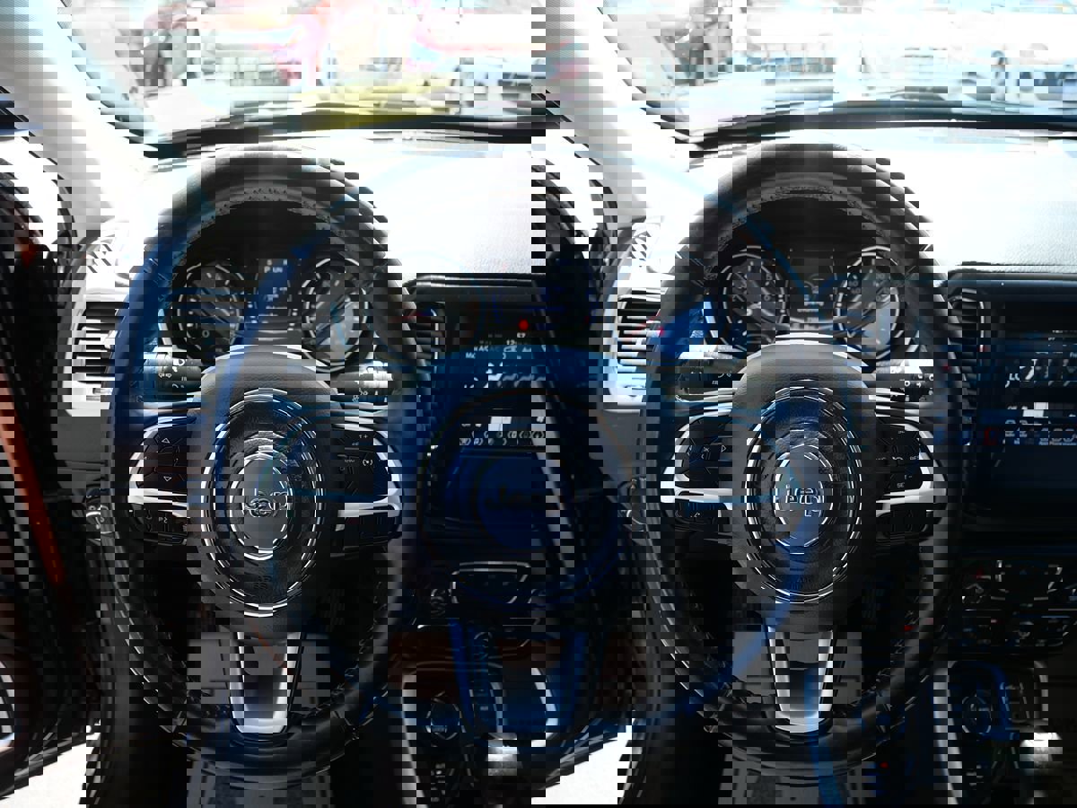 Used 2020 Jeep Compass Latitude image 16