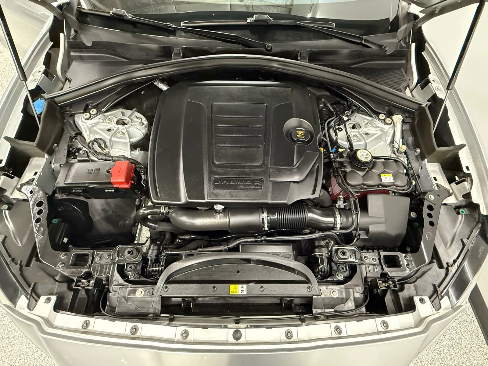 Used 2019 Jaguar F-PACE Premium image 65