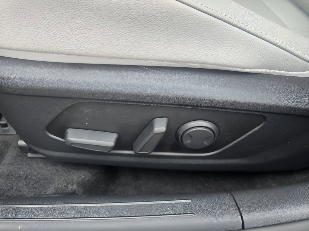 New 2026 Hyundai Elantra Limited FWD image 15