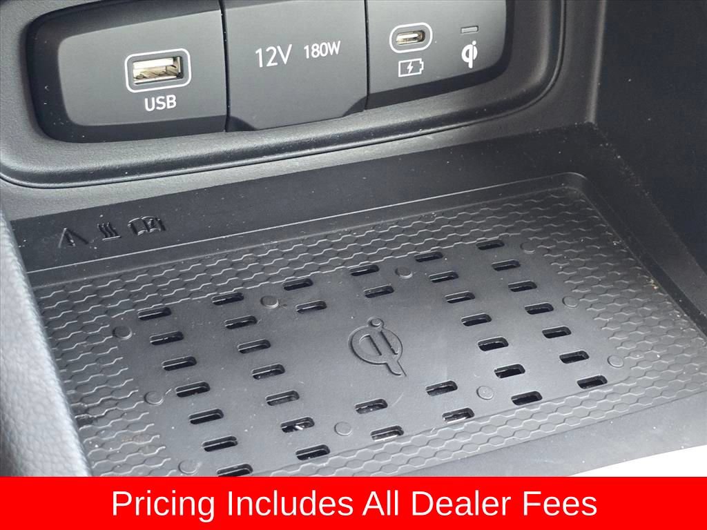 Certified 2025 Hyundai Venue Limited FWD image 22