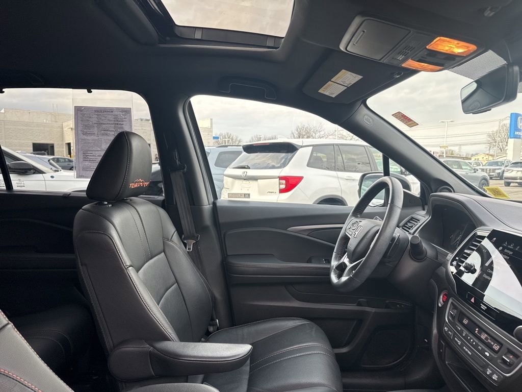 Certified 2023 Honda Passport TrailSport image 17