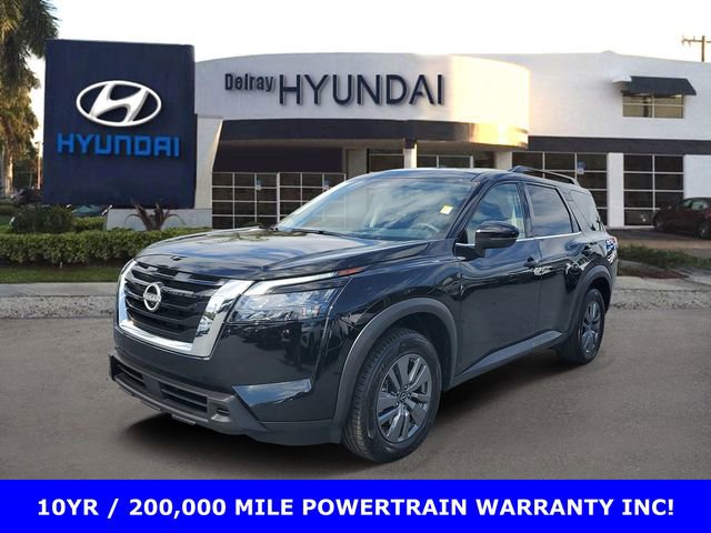 Used 2025 Nissan Pathfinder SV image 3