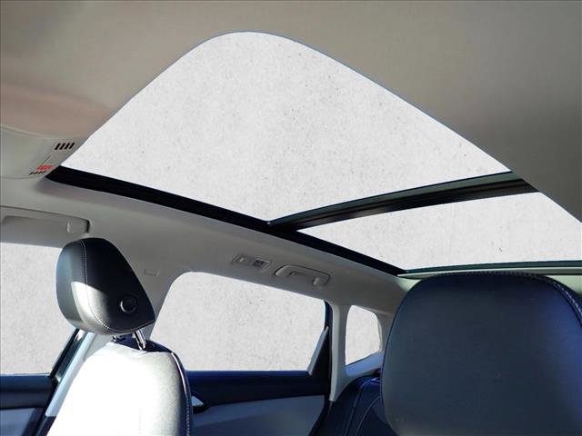 Used 2022 Volkswagen Taos SE w/ Panoramic Sunroof Package image 14