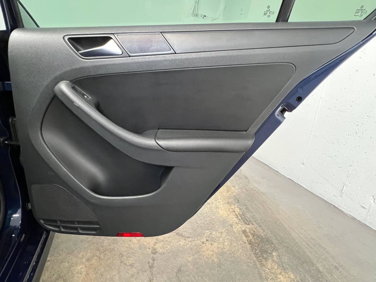Used 2012 Volkswagen Jetta SE FWD image 13