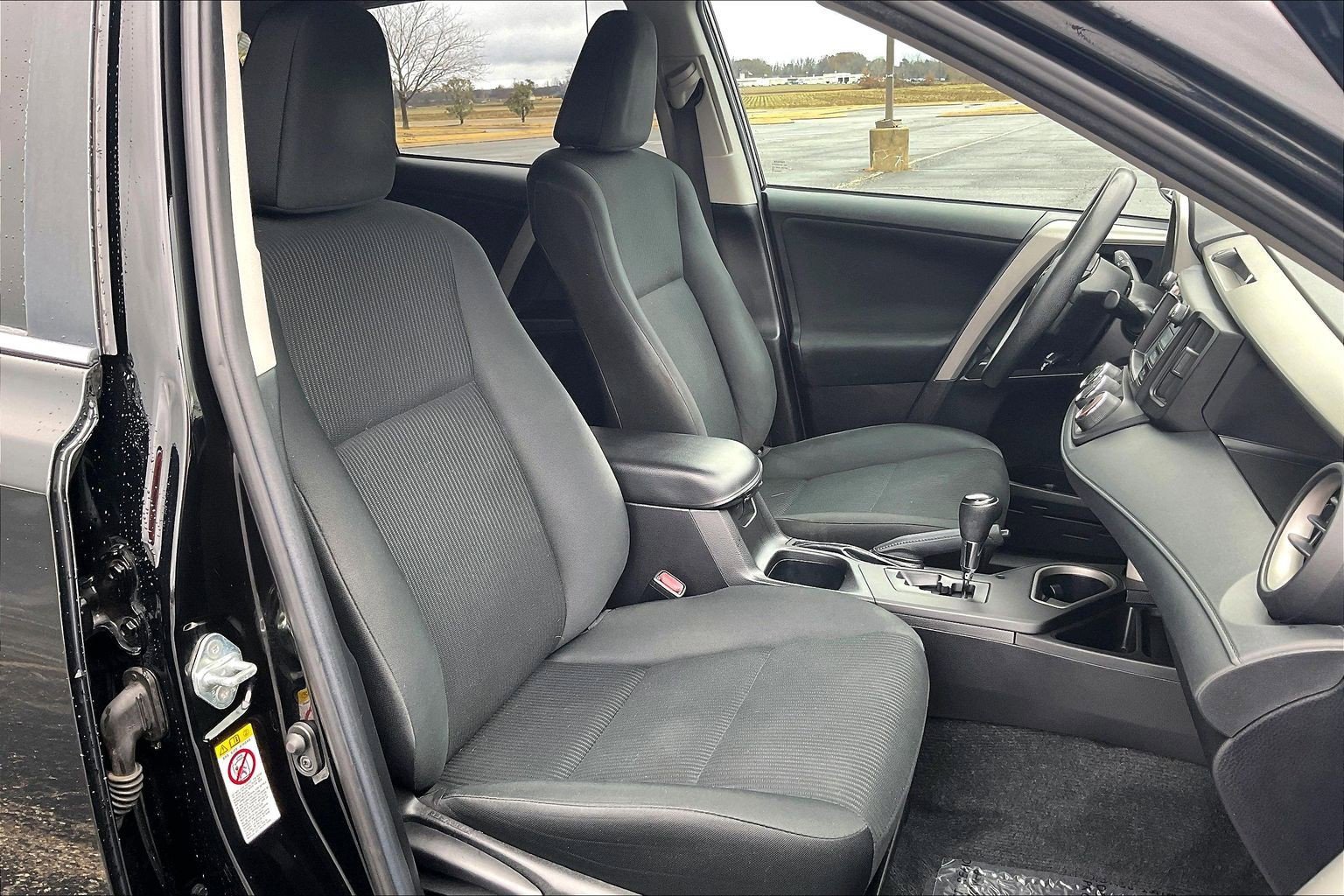 Used 2018 Toyota RAV4 LE image 8