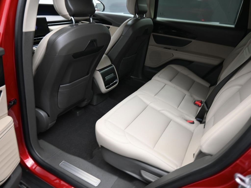 Used 2025 Lincoln Nautilus Premier image 23