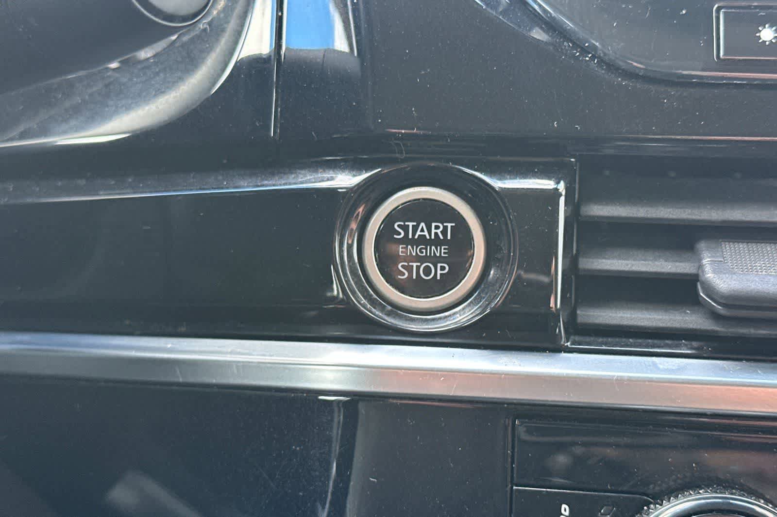 Used 2023 Nissan Pathfinder SL AWD/4WD image 26