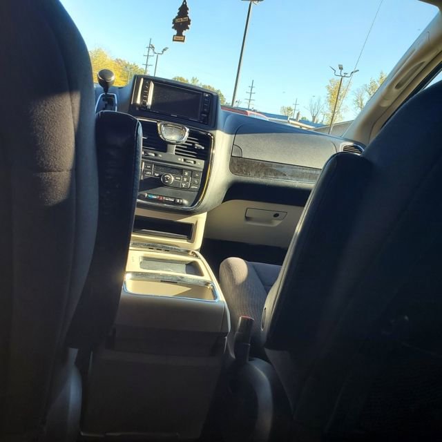 Used 2011 Chrysler Town & Country Touring FWD image 37