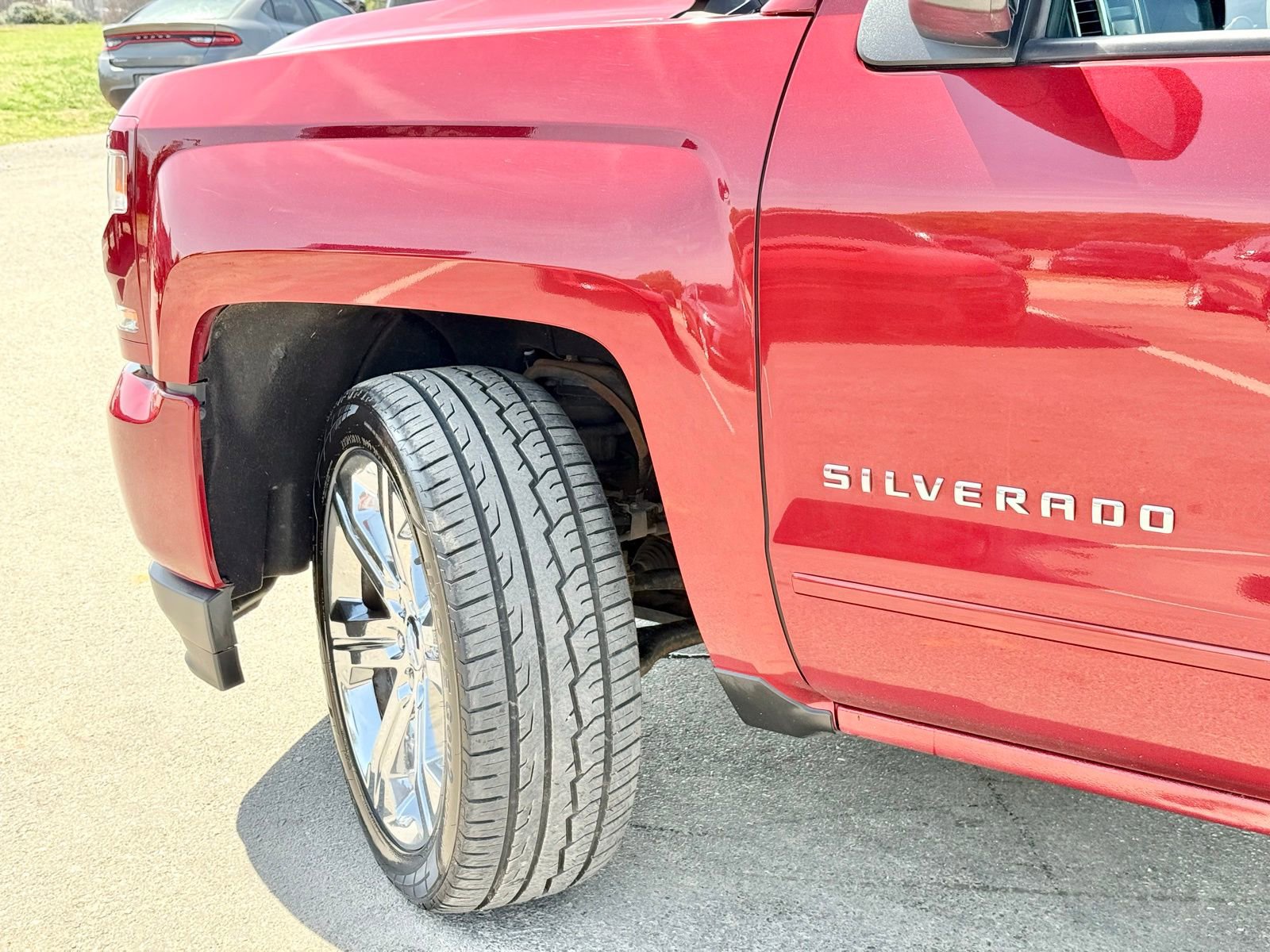 Used 2018 Chevrolet Silverado 1500 LT w/ All Star Edition AWD/4WD image 5