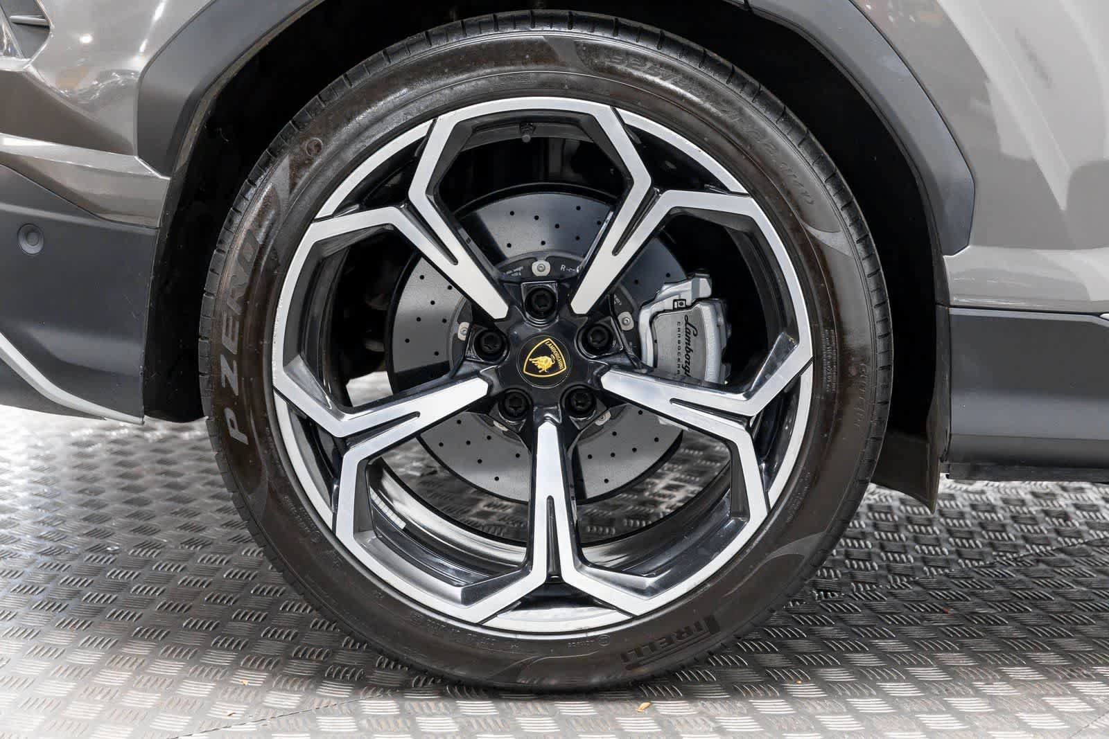 Used 2022 Lamborghini Urus AWD/4WD image 65