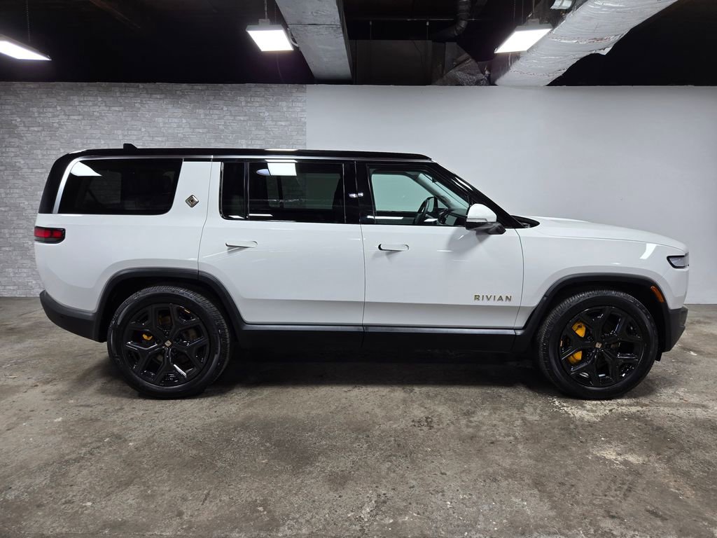 Used 2023 Rivian R1S Launch Edition image 3