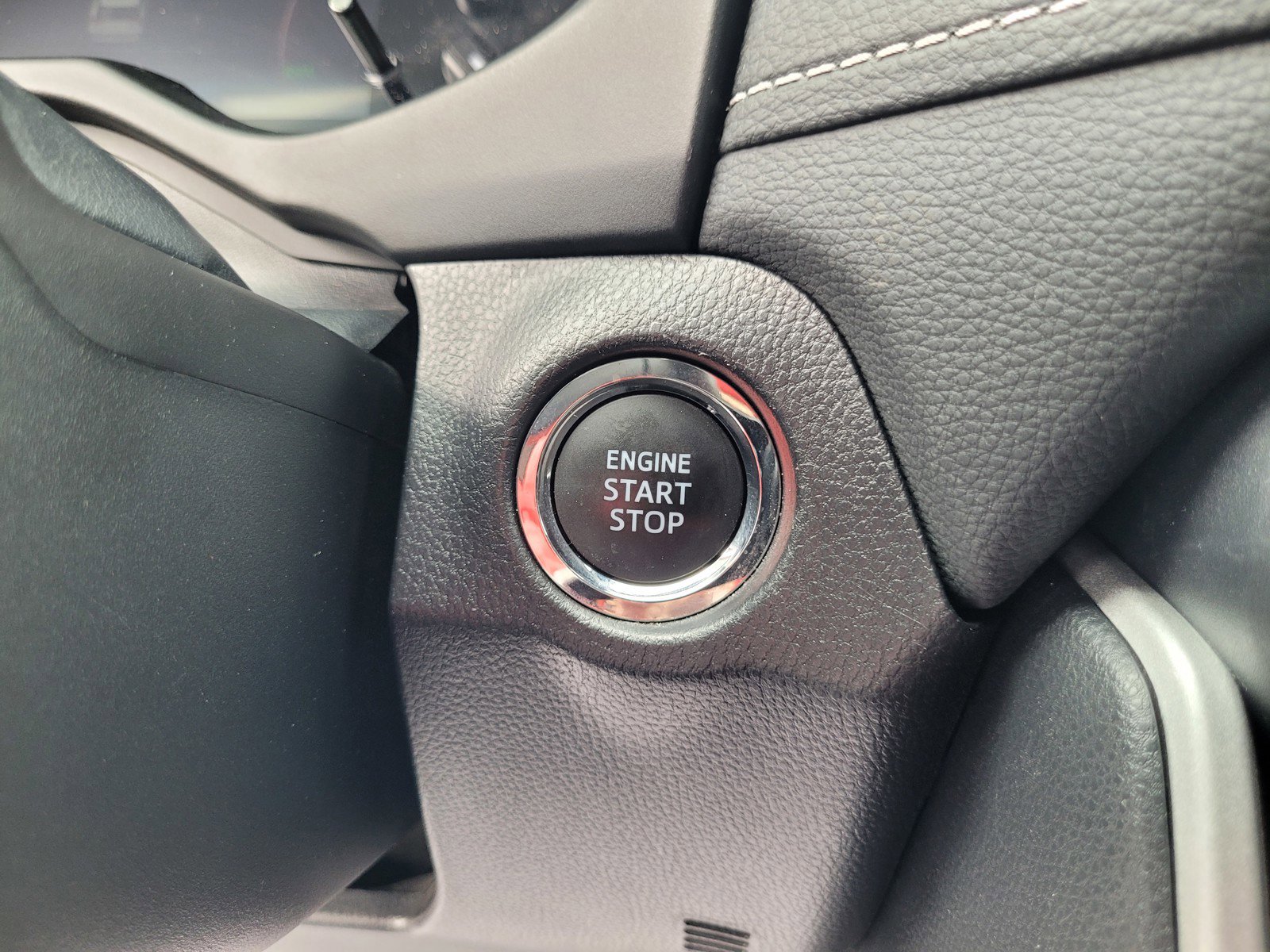 Used 2025 Toyota RAV4 XLE image 20