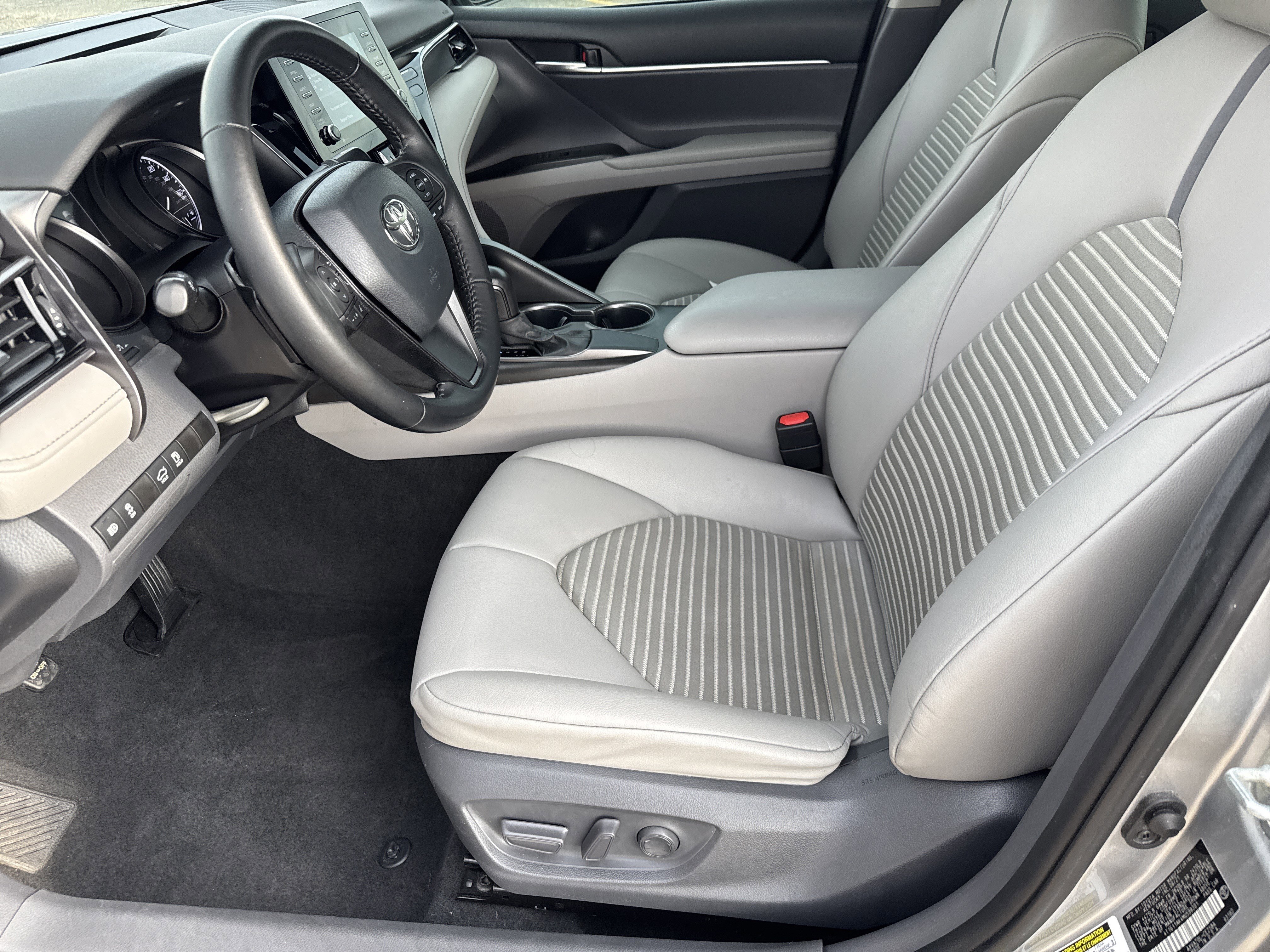 Used 2021 Toyota Camry SE image 5