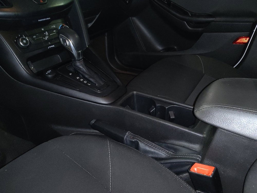 Used 2018 Ford Focus SE w/ SE Appearance Package FWD image 26