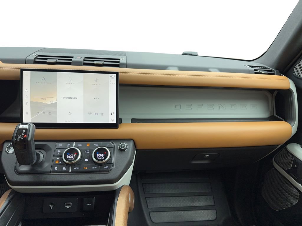 Used 2023 Land Rover Defender 130 First Edition AWD/4WD image 18