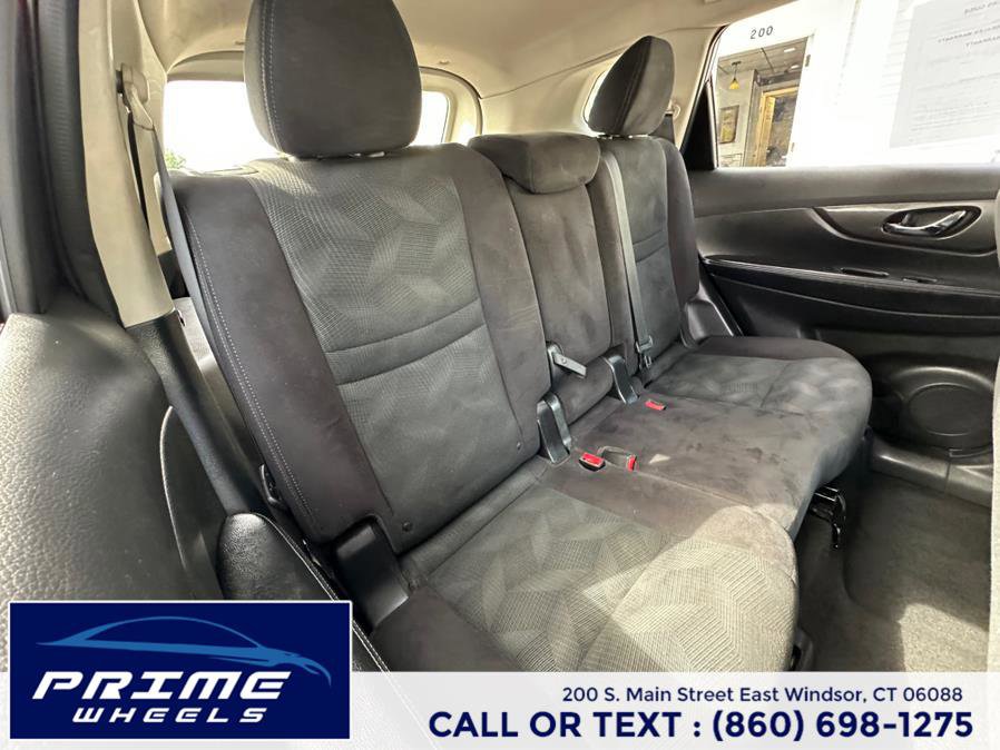 Used 2014 Nissan Rogue SV image 16