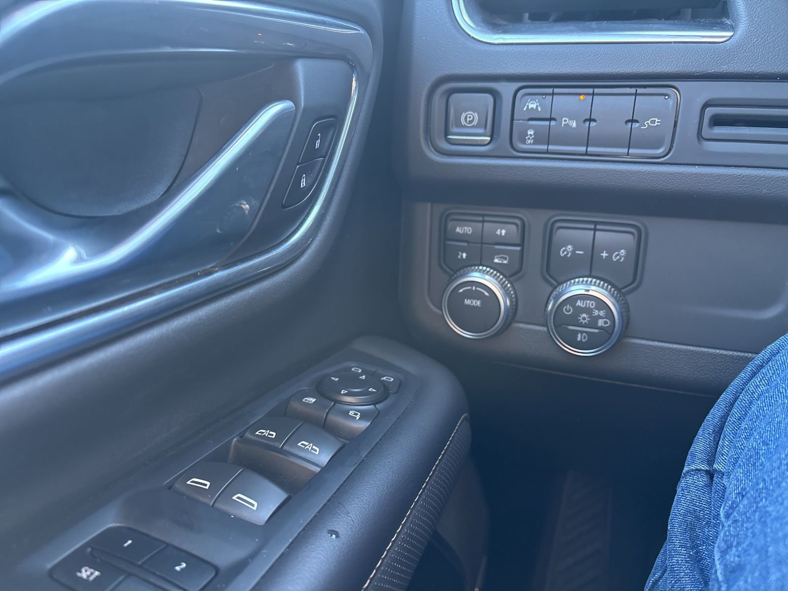 Used 2021 GMC Yukon XL SLT w/ SLT Premium Package image 20