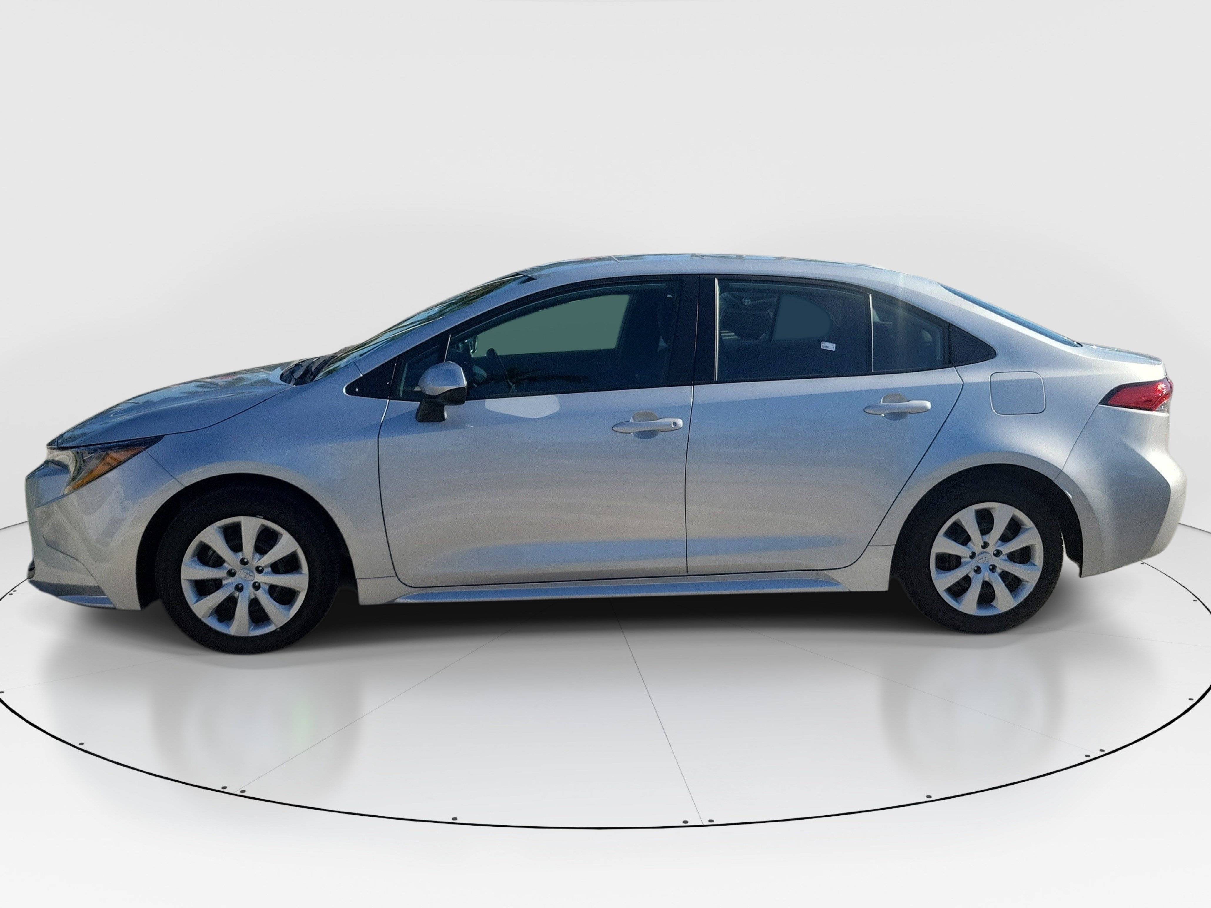 Used 2024 Toyota Corolla LE FWD image 4