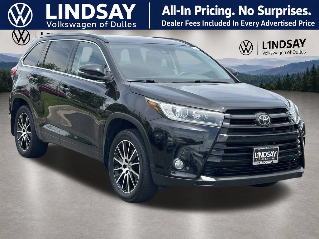 Used 2018 Toyota Highlander SE w/ Carpet Mat Package (TMS) AWD/4WD image 1