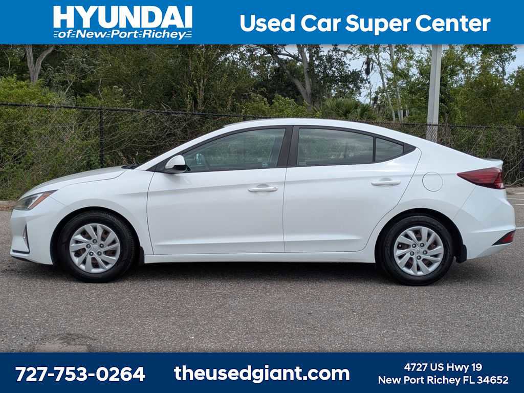 Used 2020 Hyundai Elantra SE w/ Cargo Package (C1) FWD image 2