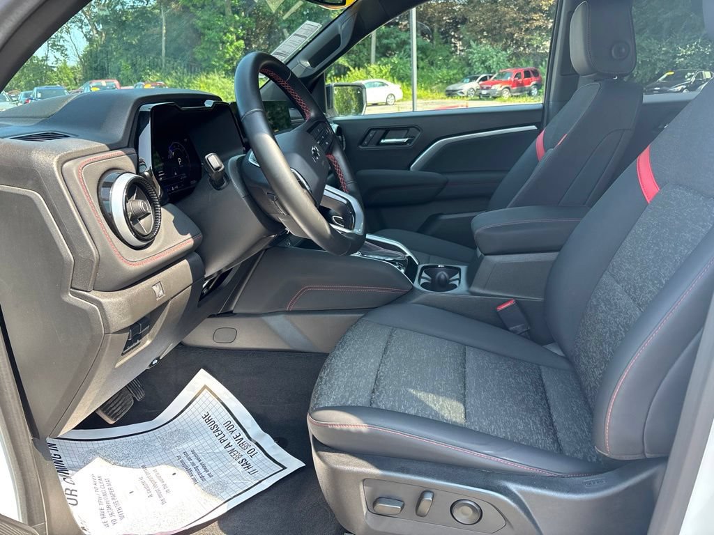 Used 2024 Chevrolet Colorado Z71 w/ LPO, Dark Essentials Package AWD/4WD image 9