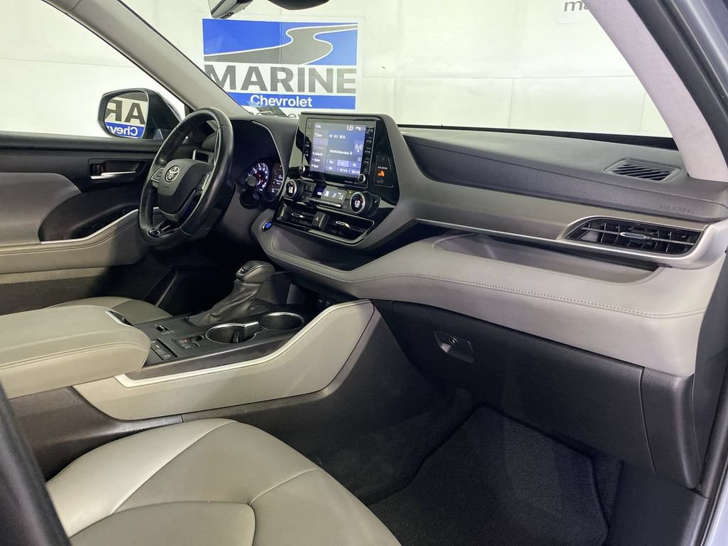 Used 2021 Toyota Highlander XLE FWD image 35
