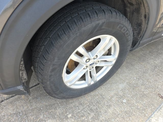 Used 2020 Ford Explorer XLT w/ Equipment Group 202A AWD/4WD image 2