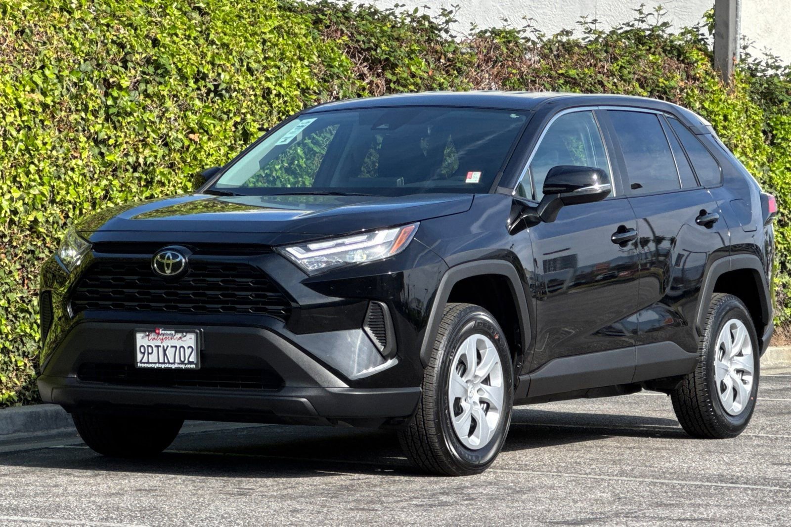 Used 2024 Toyota RAV4 LE image 9