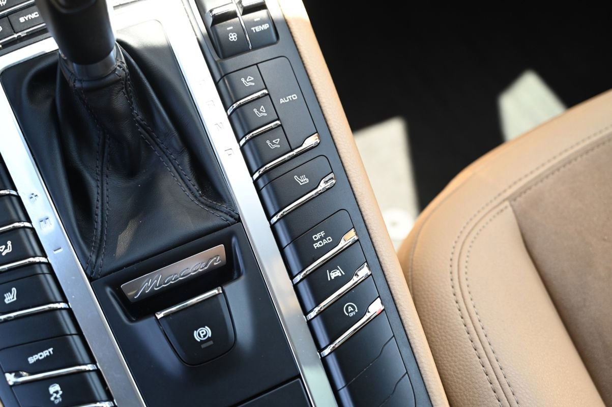 Used 2018 Porsche Macan S image 34