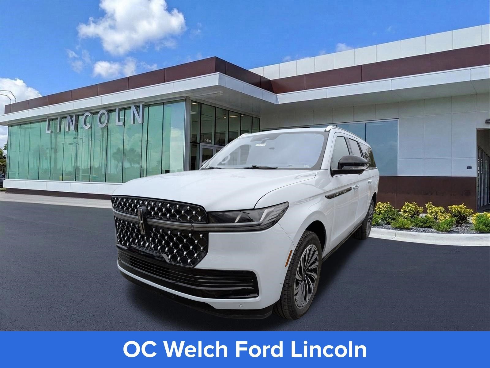 Certified 2025 Lincoln Navigator L Black Label AWD/4WD image 9