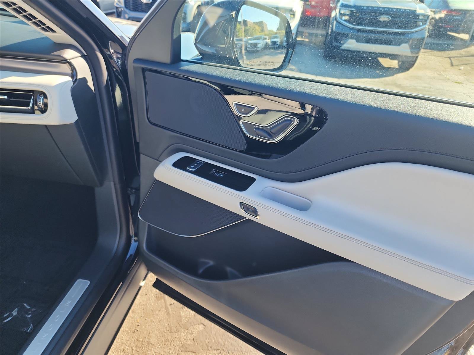 New 2026 Lincoln Aviator 2WD image 30