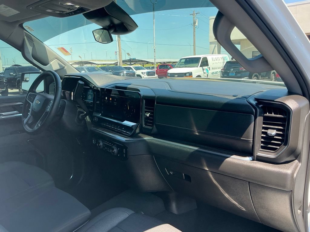 Used 2024 Chevrolet Silverado 1500 LT AWD/4WD image 25