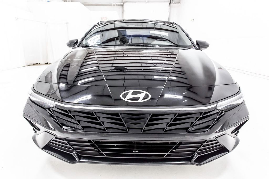Used 2025 Hyundai Elantra SEL FWD image 9