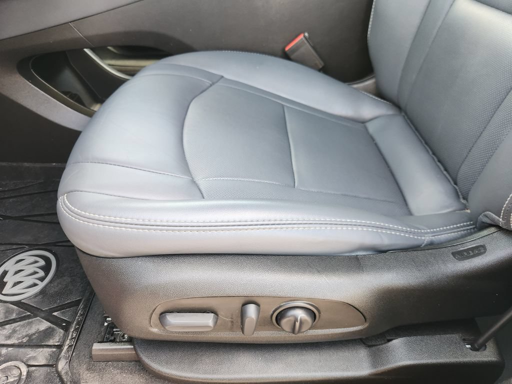 Used 2022 Buick Enclave Essence w/ Sport Touring Edition FWD image 23