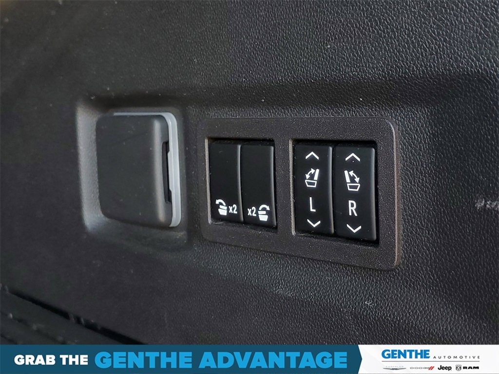 Used 2023 Chevrolet Tahoe Premier w/ Advanced Technology Package image 34