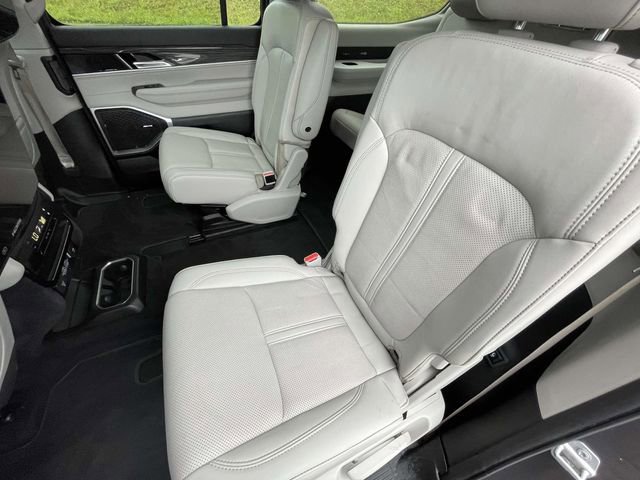 Used 2022 Jeep Wagoneer Series III w/ Rear Seat Video Group 1 image 25