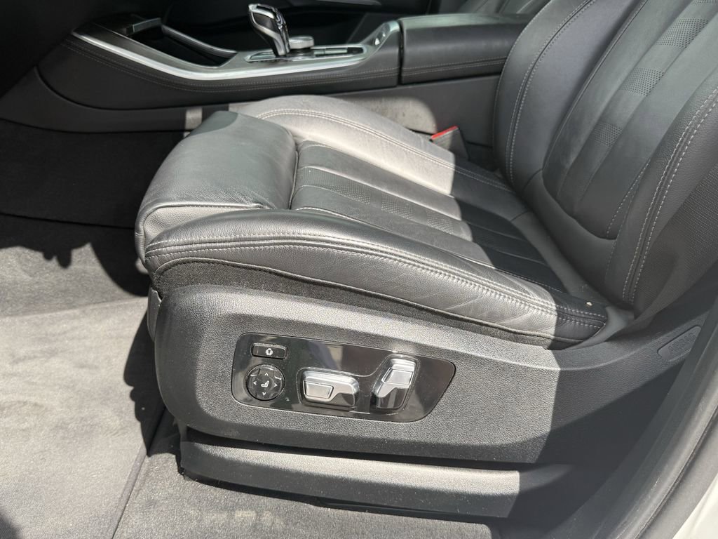 Used 2022 BMW X5 sDrive40i w/ M Sport Package image 13