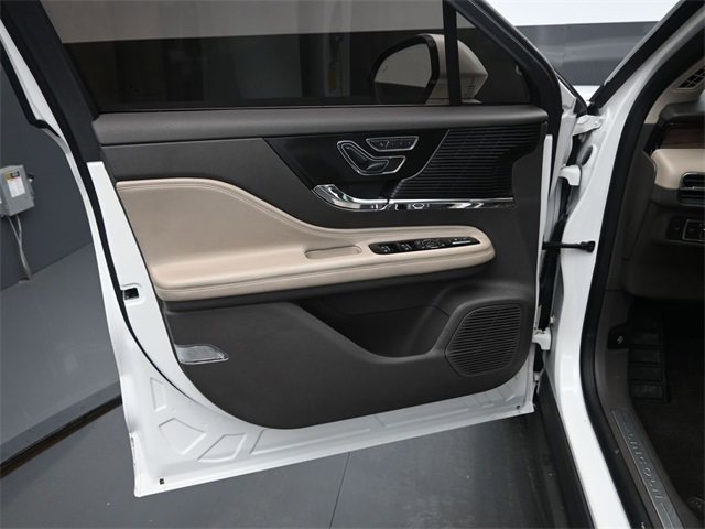 Used 2022 Lincoln Corsair Reserve w/ Equipment Group 201A image 12