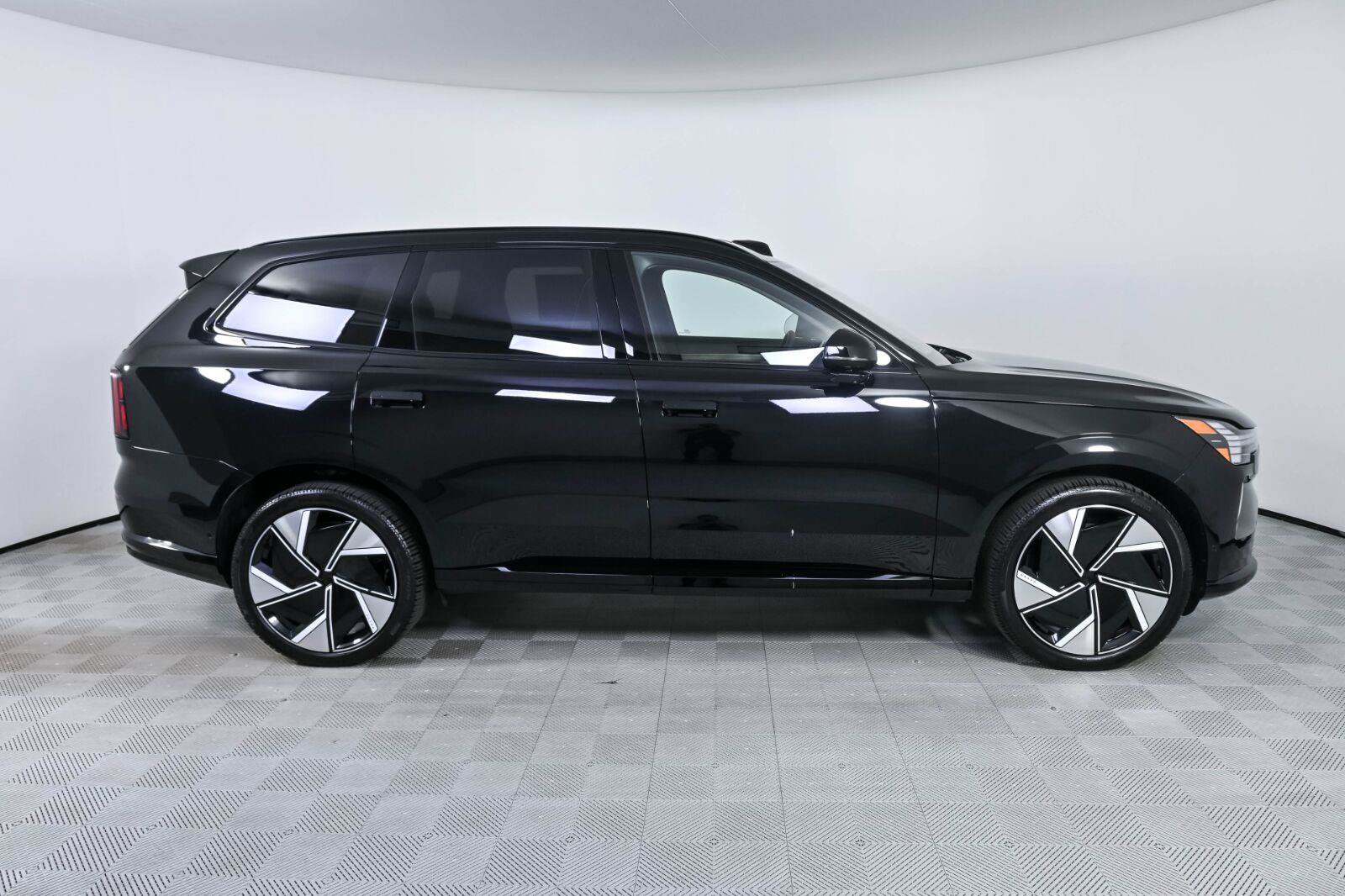 Used 2025 Volvo EX90 Ultra AWD/4WD image 26
